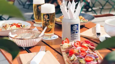 Mittagessen im Biergarten Stuttgart